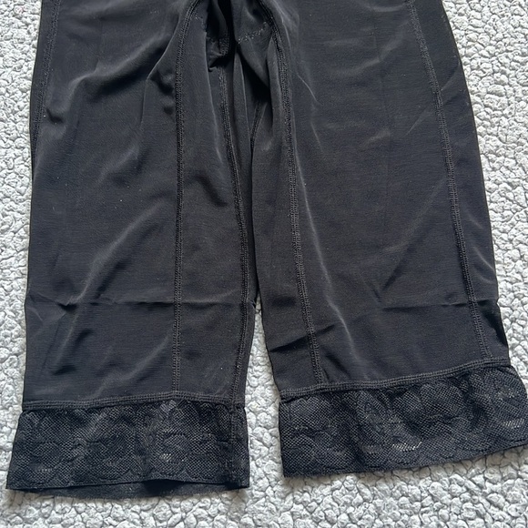 High Waist Curve Enhancing Tummy Control Shapewear with Lace Trim - Picture 4 of 8